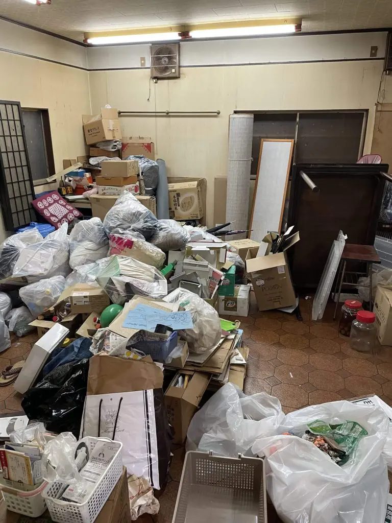 不動産会社様からのご依頼で東大阪市にある家屋内の不用品回収